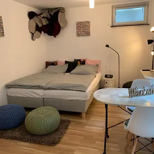 Helle Souterrainwohnung Mit Komfort Apartment